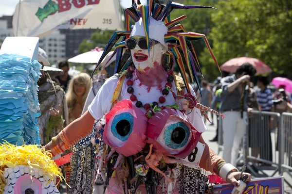 NUEVA YORK - 23 de junio: 30º desfile anual de sirenas en Coney Island —  Fotos de Stock