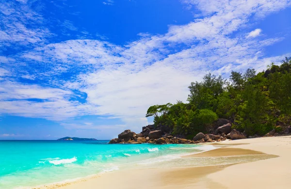 Playa tropical en la isla Praslin, Seychelles — Foto de Stock