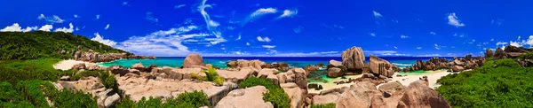Panorama della spiaggia tropicale alle Seychelles — Foto Stock