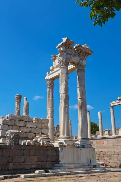 Tapınak trajan, Türkiye'de pergamon acropolis — Stok fotoğraf