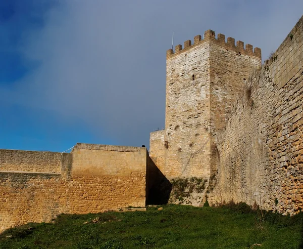 Binnenplaats van castello di lombardia middeleeuwse kasteel in enna, Sicilië, Italië — Stockfoto