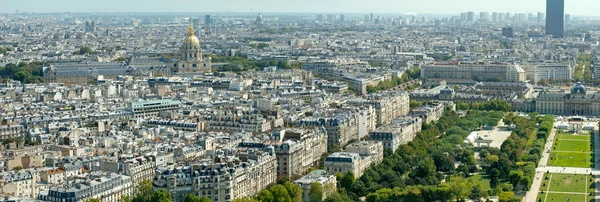 从艾菲尔铁塔俯瞰巴黎 — 图库照片