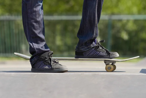 Skater on board outdoors — Stockfoto