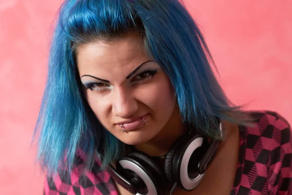 Dziewczyna punk dj turqouise farbowane włosy — Zdjęcie stockowe