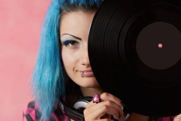 Punk girl DJ con i capelli tinti turchese — Foto Stock