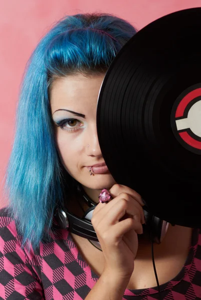Chica punk DJ con el pelo turquesa teñido —  Fotos de Stock