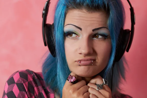 Punk girl DJ with dyed turqouise hair — Stock Photo, Image