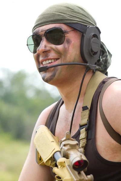 Soldier in sunglasses smiling — Stock Photo, Image