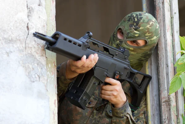 Terrorist targeting with a gun — Stock Photo, Image