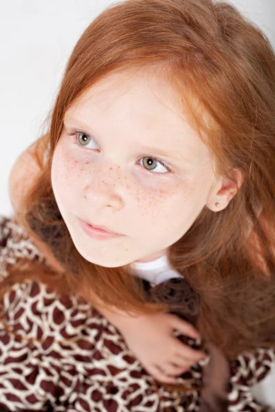 Närbild porträtt av lilla flicka — Stockfoto