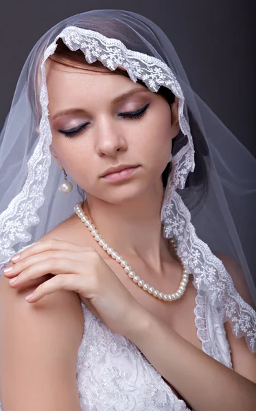 Gyönyörű menyasszony stúdió felvételi — Stock Fotó