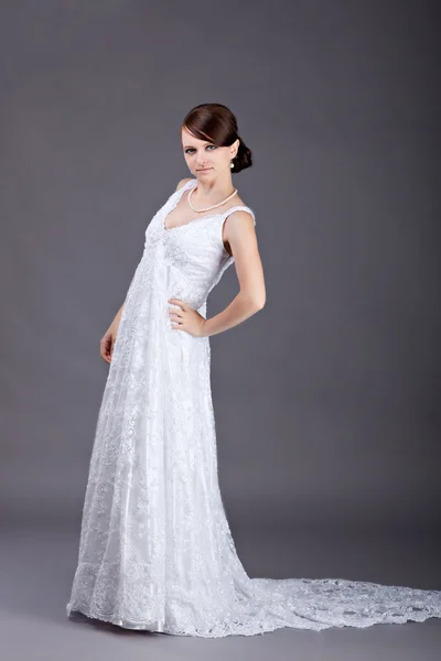 아름다운 웨딩 드레스를 입은 신부 — 스톡 사진