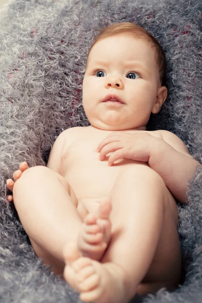 Kicsi meztelen baba lány — Stock Fotó
