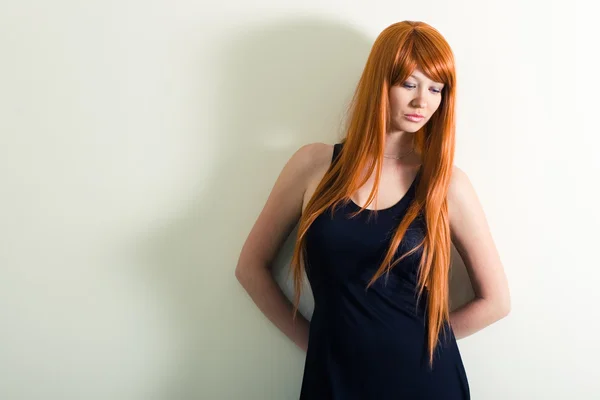 Görkemli Kızıl saçlı güzel kadın — Stok fotoğraf