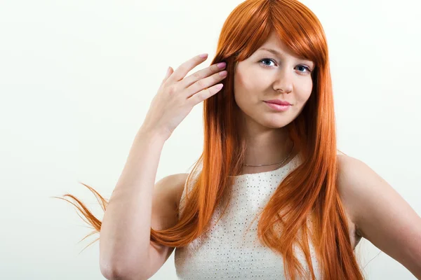 Mooie vrouw met prachtige rode haren — Stockfoto
