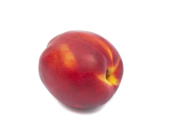 Сочный персик изолирован — стоковое фото
