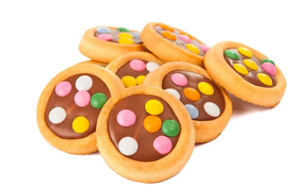 Biscoitos com chocolate ao leite e feijão de chocolate colorido — Fotografia de Stock