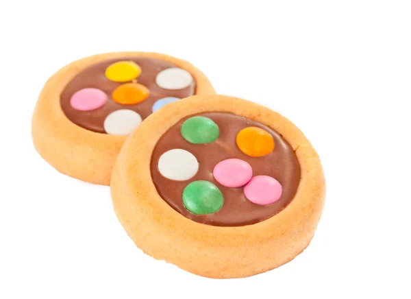 Sušenky s mléčné čokolády a barevné čokoládové boby isolat — Stock fotografie