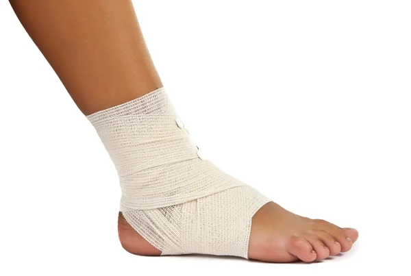 Bandaj ile yaralı ayak bileği — Stok fotoğraf
