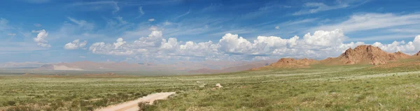 Горы Алтая. Красивый высокогорный пейзаж. Монголия — стоковое фото
