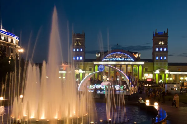 Ночной вид на терминал Южного вокзала. Харьков - город ЕВРО-201 — стоковое фото
