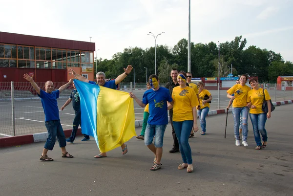 Ukrainische Anhänger in Charkow, Ukraine — Stockfoto