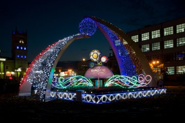 terminal Güney istasyonu gece manzarası. Harkov - euro-201 şehir