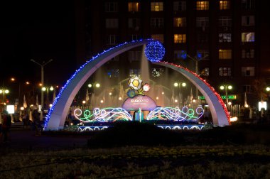 terminal Güney istasyonu gece manzarası. Harkov - euro-201 şehir