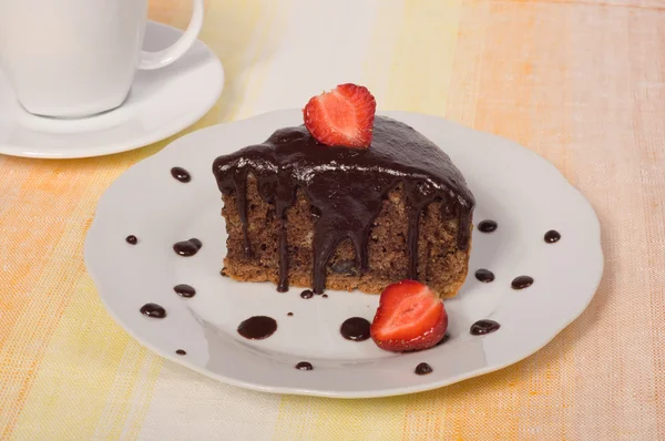 Chocolate cake with strawberry — Stock Photo, Image