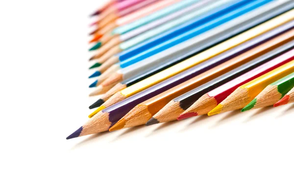 Färgpennor på en vit — Stockfoto