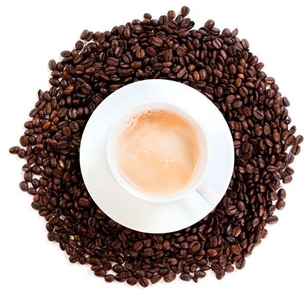 Чашка кави капучино ізольовано на білому фоні — стокове фото