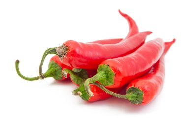 Kırmızı biber beyaz arkaplanda izole edildi