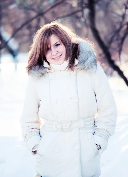 Retrato de inverno de mulher jovem. Dof rasa . — Fotografia de Stock