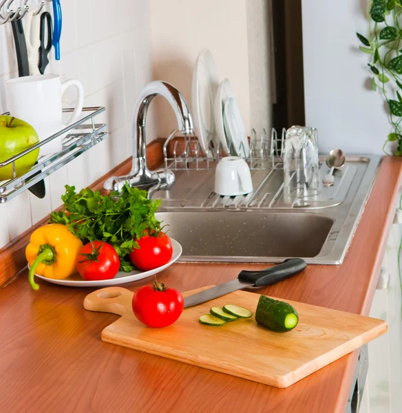Verduras saludables en la cocina de cerca disparar —  Fotos de Stock