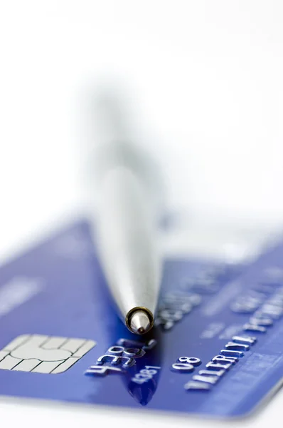 Кредитна картка і ручка — стокове фото