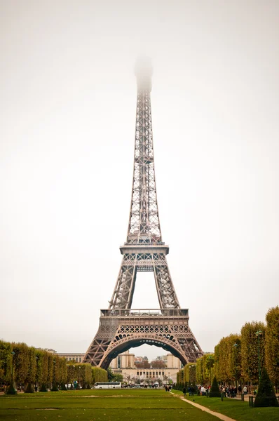 Париж, красивая Эйфелева башня. Лягушка — стоковое фото