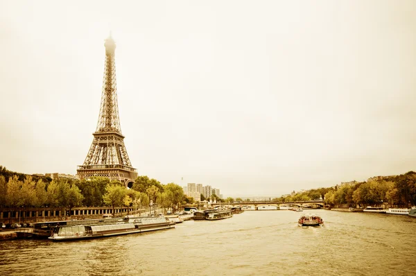 Blick auf den Eiffelturm. Paris — Stockfoto