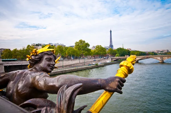 View on Seine River and Eiffel Tower from Alexander III bridge i — Stock Photo, Image