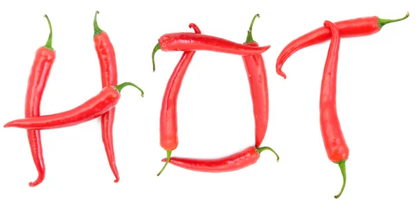Pimentos de pimenta vermelha quente soletrando a palavra "quente " — Fotografia de Stock