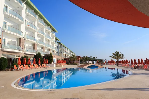 游泳池的酒店，土耳其在 — 图库照片