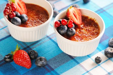 Creme brulee (krem brulee, yanık kremi)