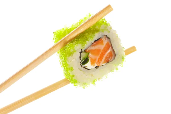 Sushi-Rolle mit Essstäbchen — Stockfoto