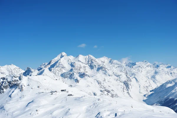 Montagnes avec neige en hiver — Photo