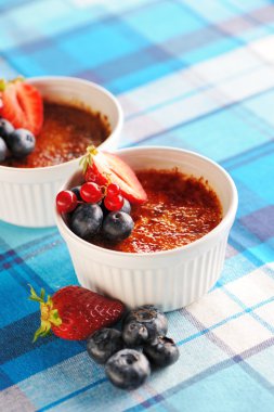 Creme brulee (krem brulee, yanık kremi)