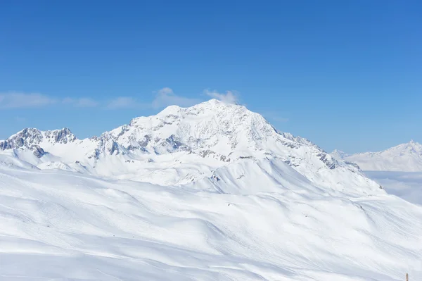 Montañas con nieve en invierno —  Fotos de Stock