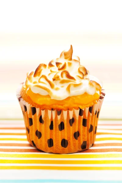 Cupcake con panna montata — Foto Stock