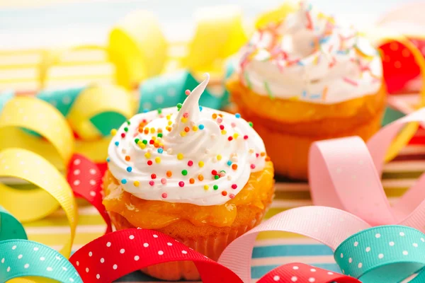 Cupcakes con crema batida — Foto de Stock