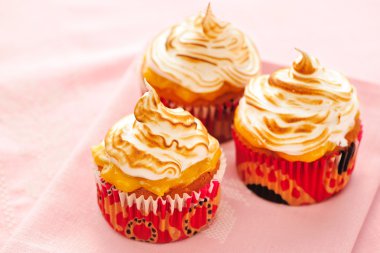 krem şanti ile cupcakes