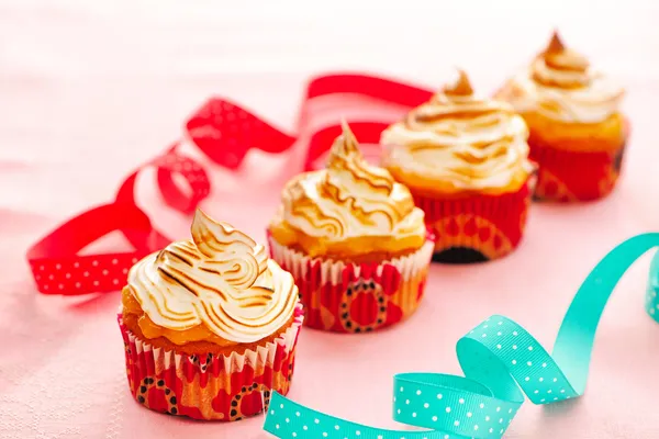 Cupcakes with whipped cream — Stock Photo, Image