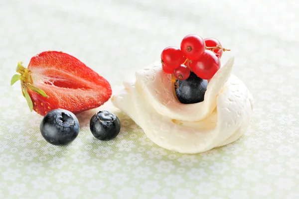 Cream meringues — Stock Photo, Image